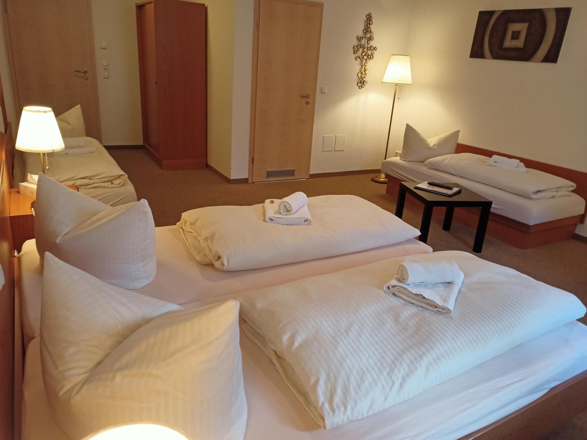 Hotel - Gasthof Erber Sinzing Buitenkant foto